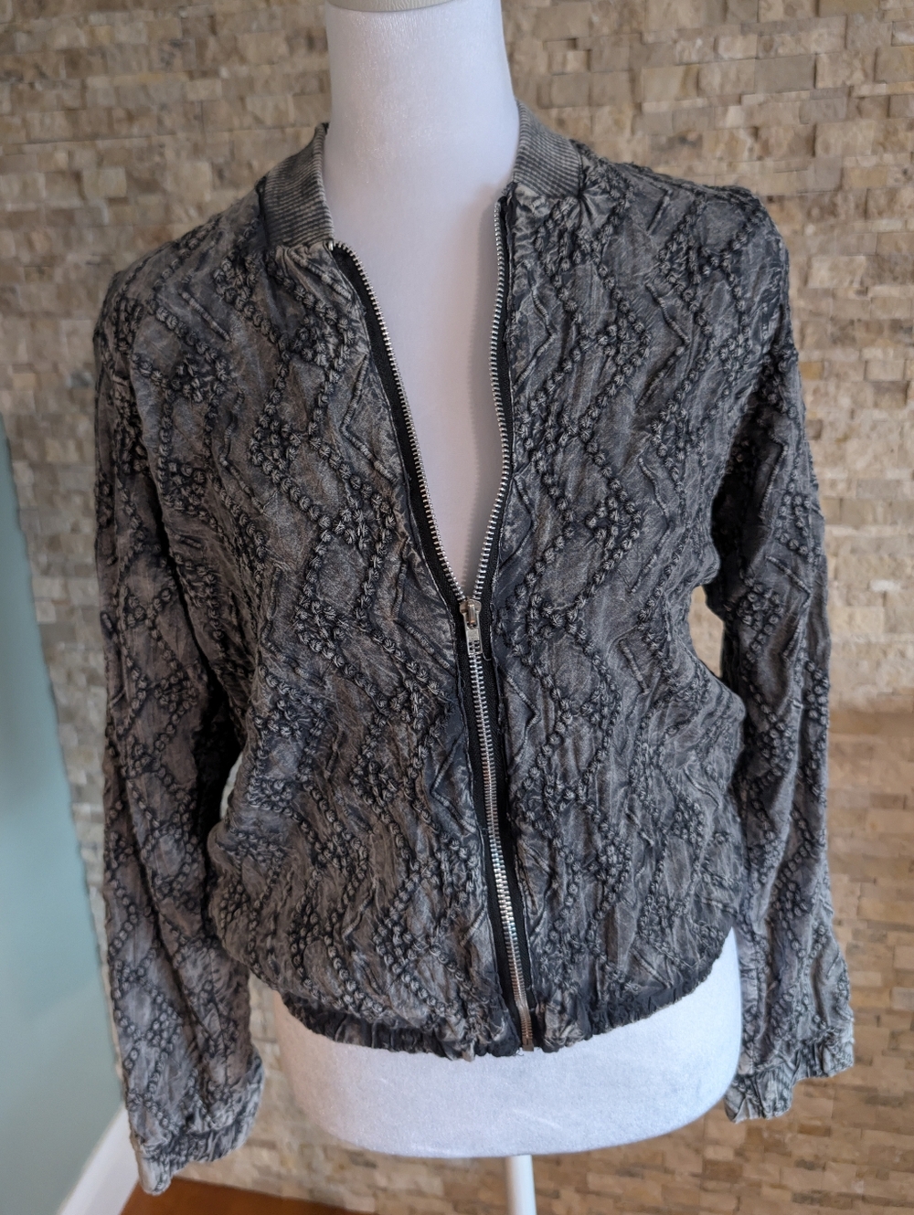 Angie Womens Acid Wash Black Raised Textured Chevron Bomber Jacket Boho Sz Small
